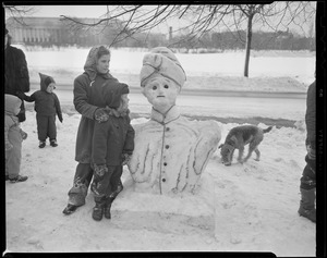 Children make snowman in Fenway