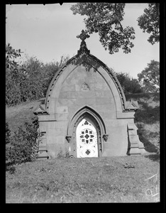 Mausoleum, 5-7 Henry Cabot Lodge