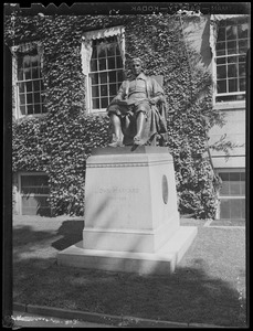 John Harvard statue