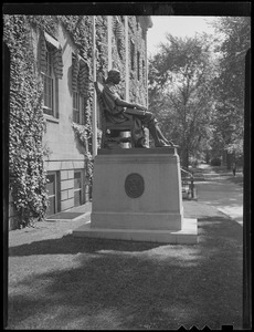 John Harvard statue