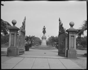 Washington Statue from Arlington Street gate