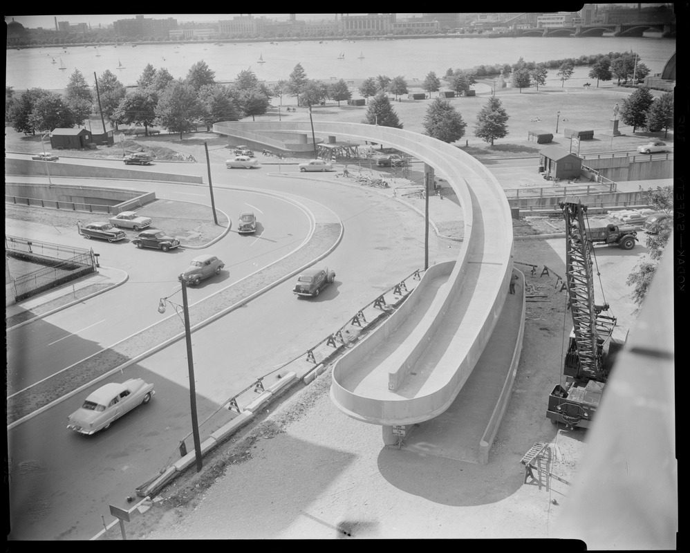 Pedestrian bridge to Esplanade