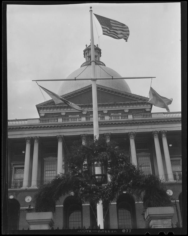 Wreath in front of State House
