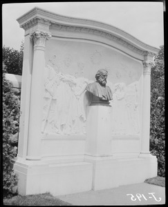 Longfellow Monument