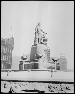 Park Square, Lincoln Statue, Earky Garage on left (now Motor Mart), Park Theatre - sit of Park Plaza Hotel (old Statler Hotel)