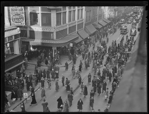 Winter and Washington Streets, downtown crowd