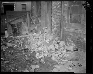 Garbage in alleyway