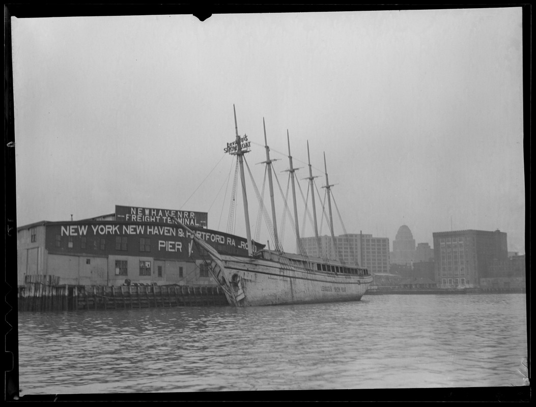 Levaggi's show boat at the N.Y., N.H. & H Railroad, Pier 1