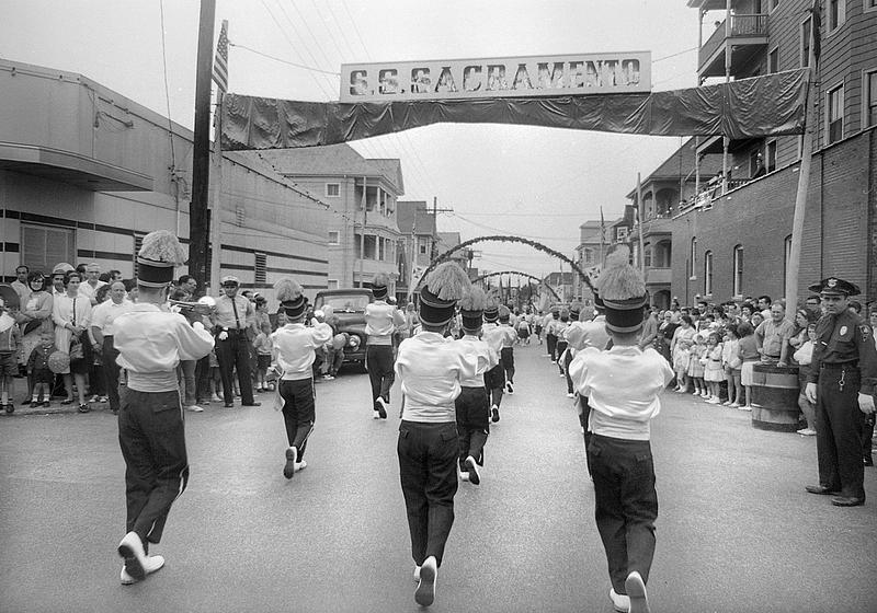 Portuguese Feast of the Blessed Sacrament parade, New Bedford Digital