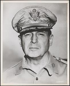 Gen Douglas MacArthur