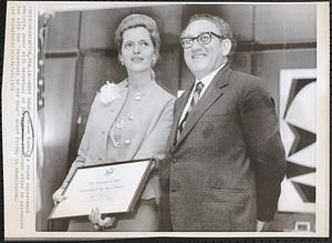 Gets award