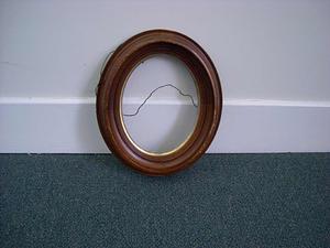 Oval frame gilt insert