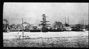 U.S. Navy Yard, with two ships houses and five ships in 1900