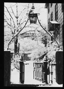 Snowy gateway