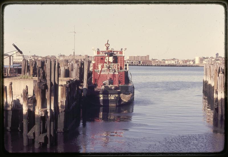 Boston Fire Department fireboat Boston Commercial Street North End