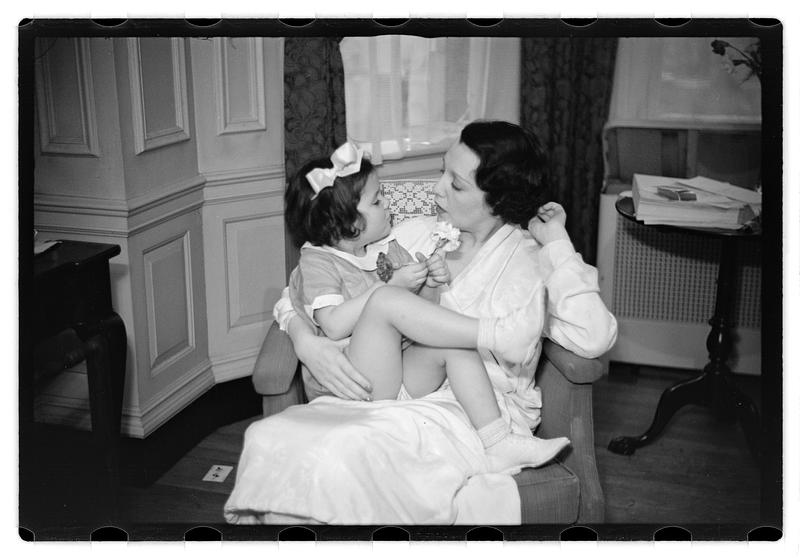 Bebe Daniels and family