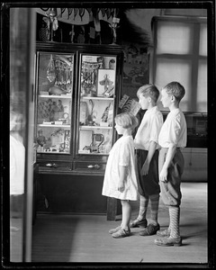 Three children looking at "Modern Egypt" exhibit