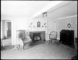 Roger G. Pierce house, living room, fireplace, and parlor (interior)