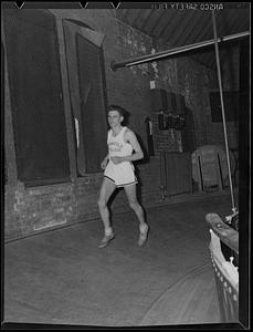 Indoor track, Dick Taddonio running race