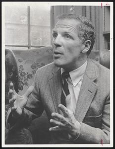 Mayor Kevin White in discussion