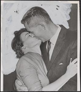 Gaylord Richards kissed by wife, Bonnie