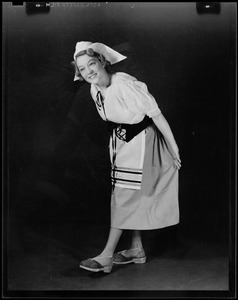 Mildred Bennett, Dutch costume