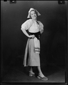 Mildred Bennett, Dutch costume