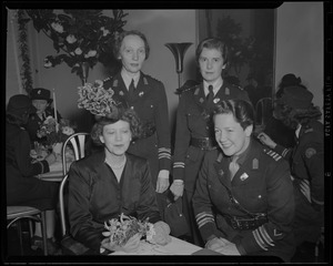 Elizabeth Arden and Col. Natalie Hay Hammond of the Women's Defense Corps at tea