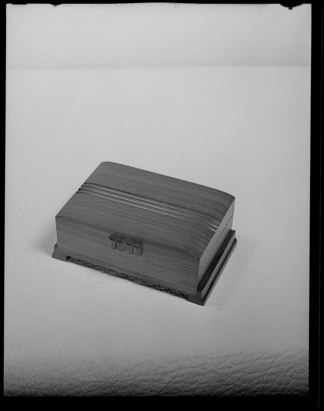 Cigarette box, Malkiel Agency