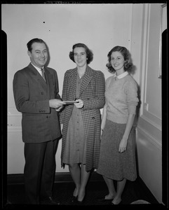 Sylvia Winsor and Amabel Eshleman with unidentified man