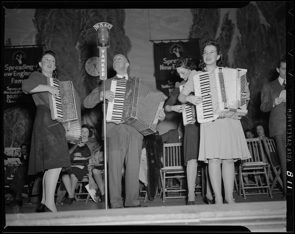 Accordion players, Spreading New England's Fame