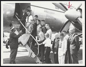 New Jersey Bound-Manager Bernie Looney counts heads as Brockton North Little League squad enplanes for Haddon Heights, N. J., and Eastern Regional competition. Brockton’s squad includes 16 players. Tournament starts today.