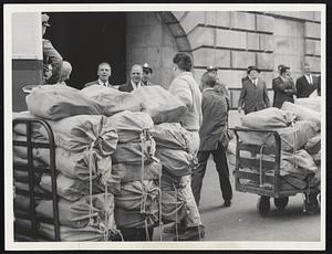 Largest Mail Shipment to leave State House, containing referenda for November election, is watched over by Secretary of State Kevin White, left