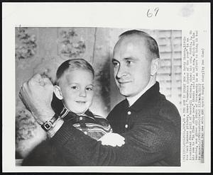 The Arm Is Great Now -- Bobby Shantz, little New York Yankees pitcher, named "comeback player of the year" in an Associated Press poll of baseball writers, shows his son, Robbie, 4, that his arm is "in fine shape now." Shantz said his bad arm, which had him benched, was given all kinds of treatments in an effort to bring it back to normal.