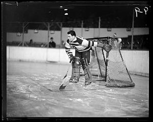 Bruins goalie Tiny Thompson
