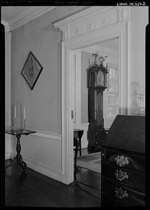 Peirce-Nichols House, Salem: interior, downstairs hallway - looking into parlor