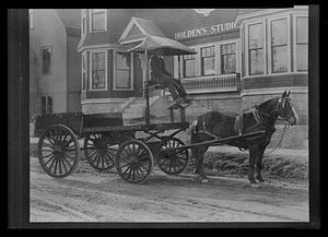 Howe’s Express wagon, & unknown driver