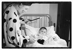 Harry W. Syer magician at Children's Hospital