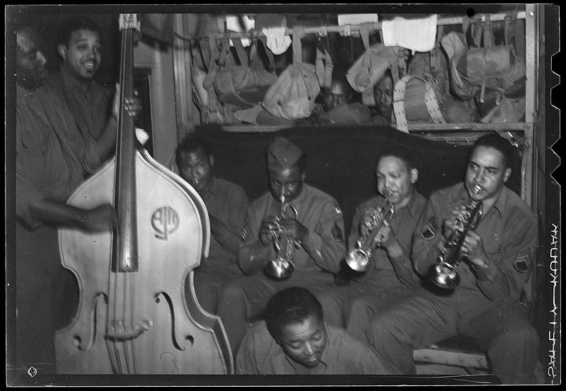 "Jam" group on train en route to Ariz.