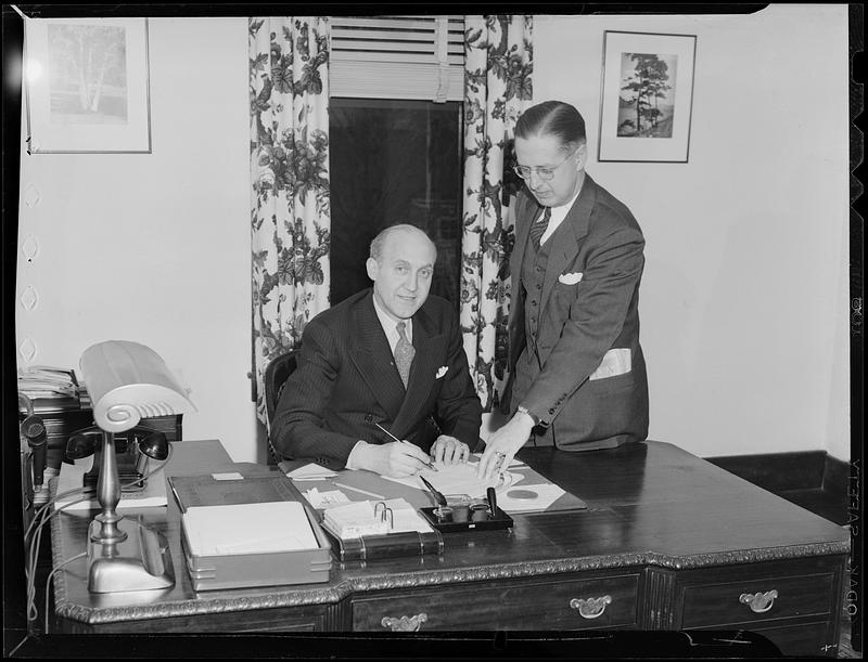 Signing the FWA agreement for the Memorial Field House