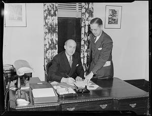 Signing the FWA agreement for the Memorial Field House