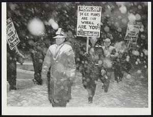 Despite the Weather pickets from the electrical workers union in Lynn made a trip to Lowell early yesterday morning to picket the General Electric plant. The plant was shut down when workers from another union refused to cross the picket lines.