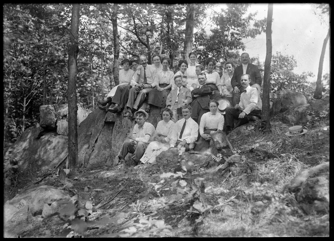 Group on rocks, Provin Mountain