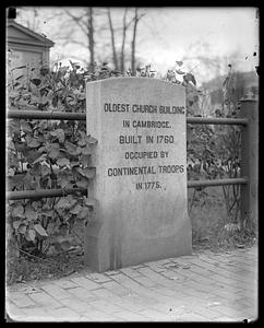 Marker for Christ Church, Cambridge which reads, "Oldest church building in Cambridge. Built 1760. Occupied by Continental troops in 1775."