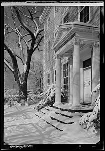 Marblehead, Lee Mansion facade, snow