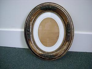 Oval frame raised floral