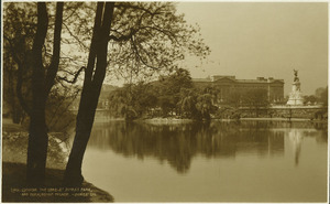 Postcard : London. The Lake. St. James's Park, and Buckingham Palace