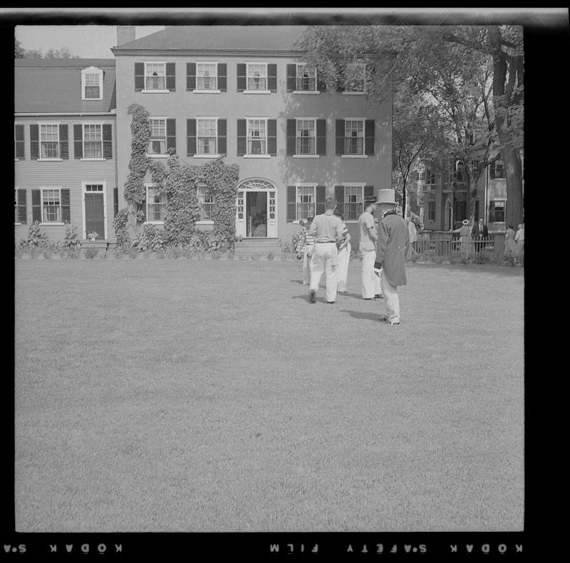 Group exterior scene, Chestnut Street Day