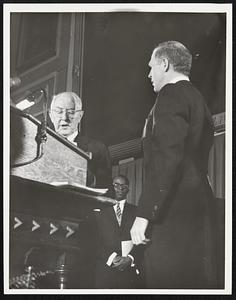 Hon. Raymond S. Wilkins swears in Kevin White