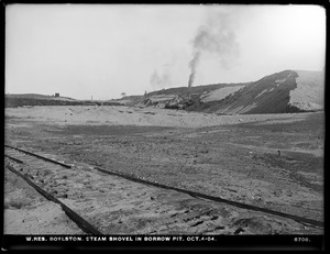 Wachusett Reservoir, steam shovel in borrow pit, Boylston, Mass., Oct. 4, 1904